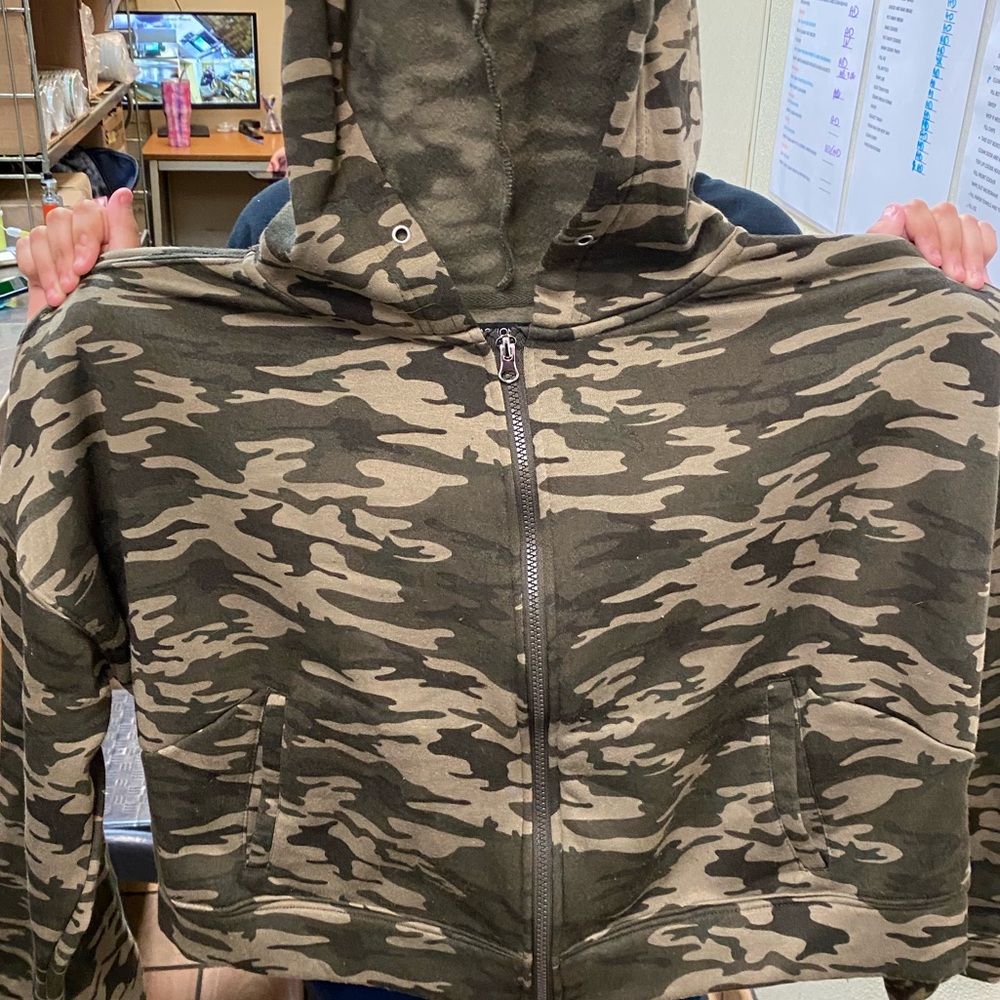 Women’s camo cropped hoody.